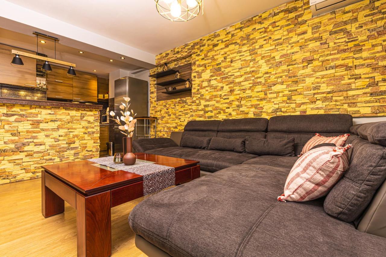 1Bd Flat With A Garage - 5 Mins To The City Centre Leilighet Plovdiv Eksteriør bilde