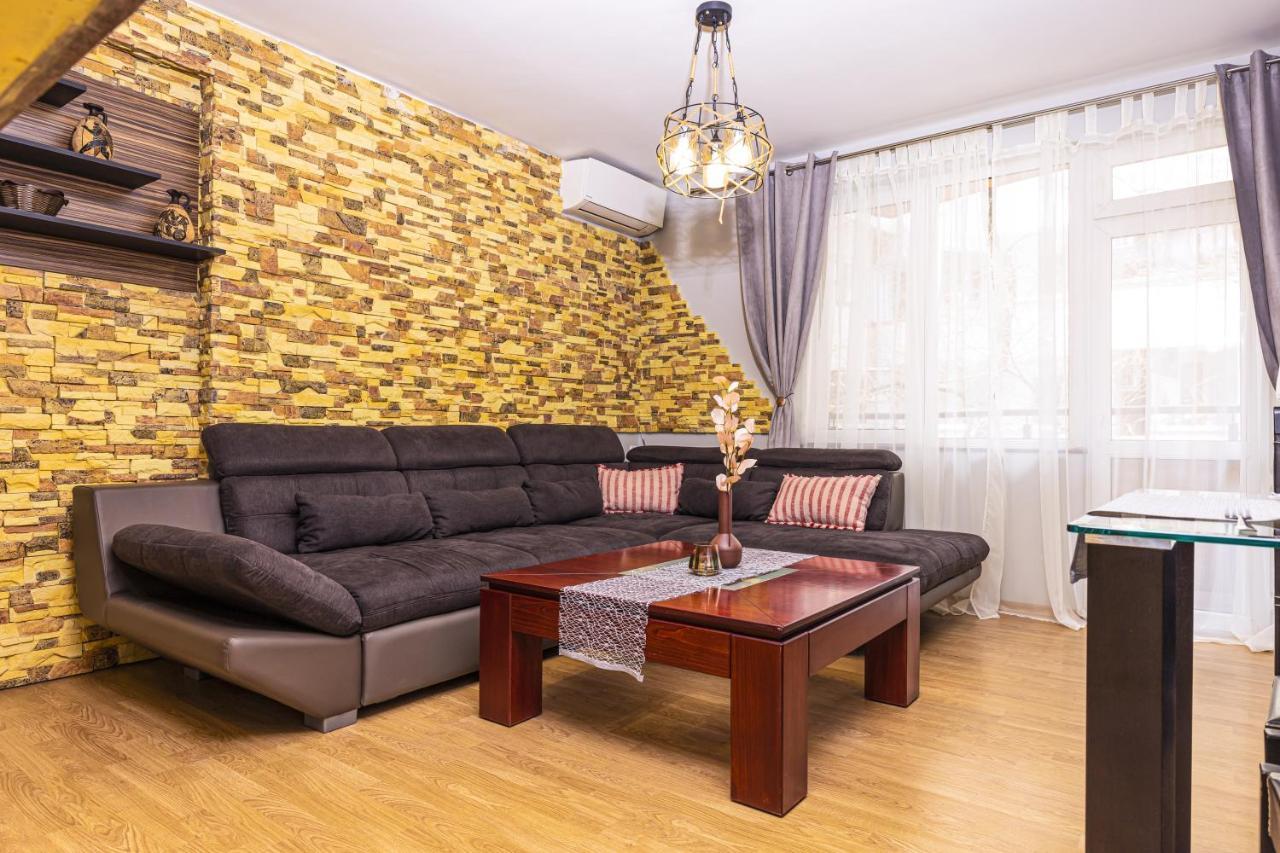 1Bd Flat With A Garage - 5 Mins To The City Centre Leilighet Plovdiv Eksteriør bilde